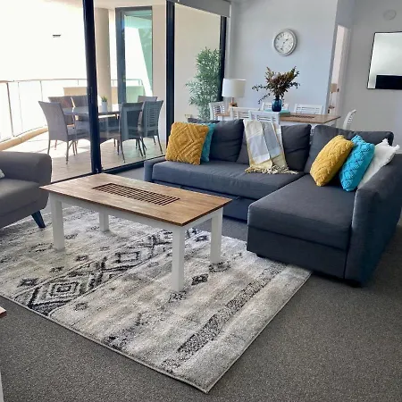 Riverside Retreat! Beautiful Water Views! - New Farm Apartment *