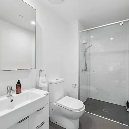 Lovely 2 Bedroom Unit Pool,gym Workspace & More Brisbane