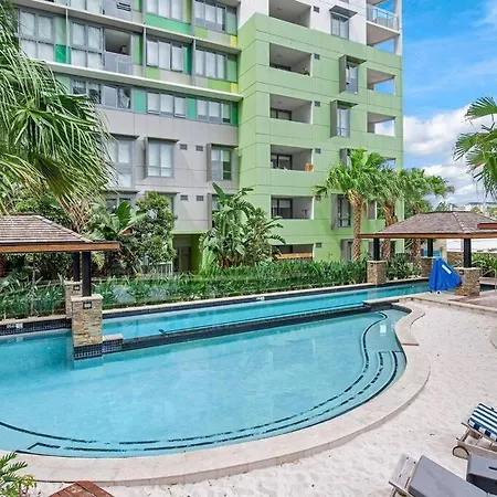 Lovely 2 Bedroom Unit Pool,gym Workspace & More Apartment Brisbane