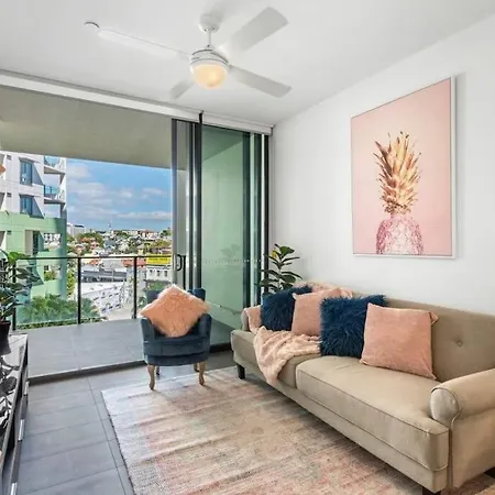 Apartment Lovely 2 Bedroom Unit Pool,gym Workspace & More *