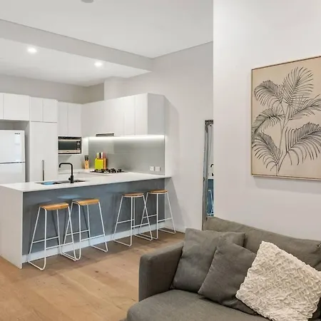 Great Located Unit/private Balcony, Pool,gym,parking Apartment