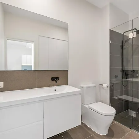 Apartment Great Located Unit/private Balcony, Pool,gym,parking Brisbane