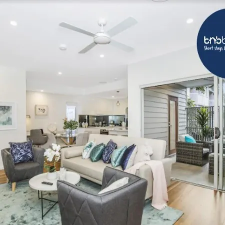 Park Ave Retreat - 3 Carparks, Wifi, Bbq, King Bed *