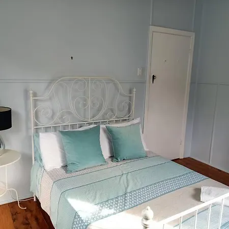 Holiday home Quiet Private Cozy 3bdrm Free Parking *