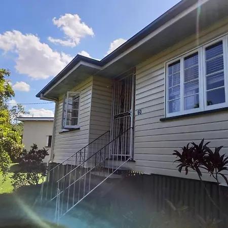 Holiday home Quiet Private Cozy 3bdrm Free Parking *