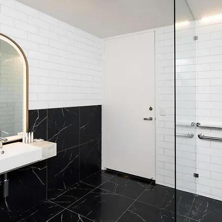 Adina Aparthotel 4*