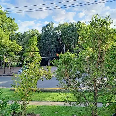 Quiet Private Cozy 3bdrm Free Parking Holiday home *