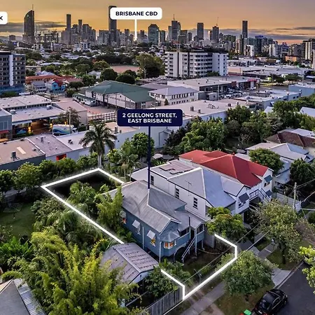Classic Queenslander With Pool & Yard Holiday home *