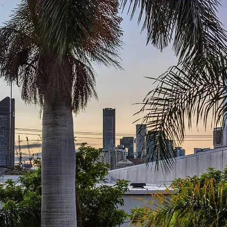 Classic Queenslander With Pool & Yard Brisbane