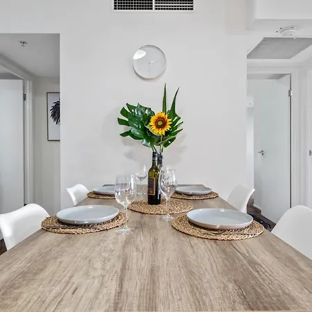 Break Panoramic River Views Free Parking Apartment Brisbane