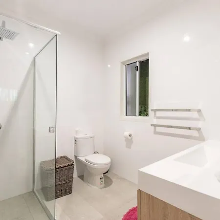 Contemporary In The Heart Of Paddington By Custom Hosting