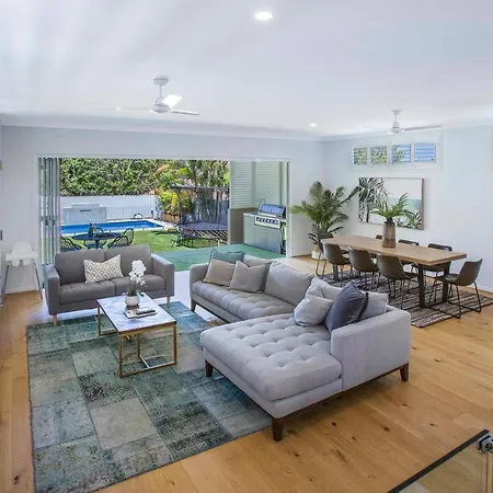 Manly Oasis, 5bd, 3 King Bd,pool Hotel