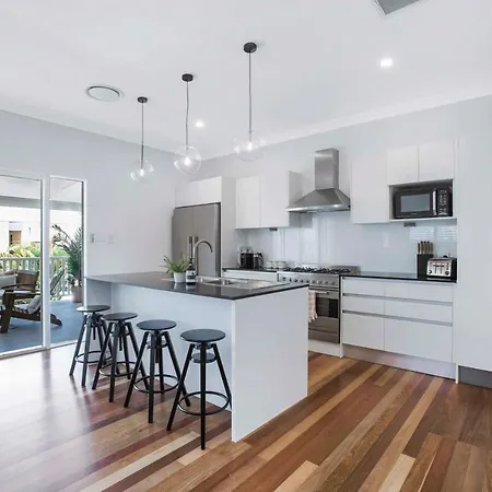 Manly Oasis, 5bd, 3 King Bd,pool *