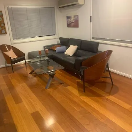 4br Exec Large House Close To Shops,train & Buses Brisbane