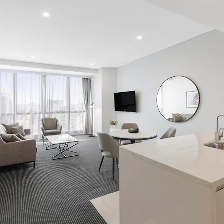 Meriton Herschel Street, 5*