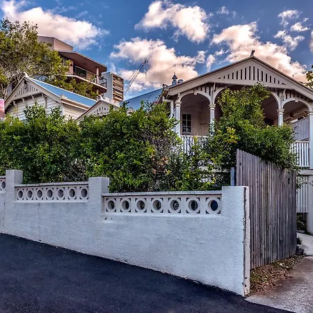 Minto Colonial 4* Brisbane
