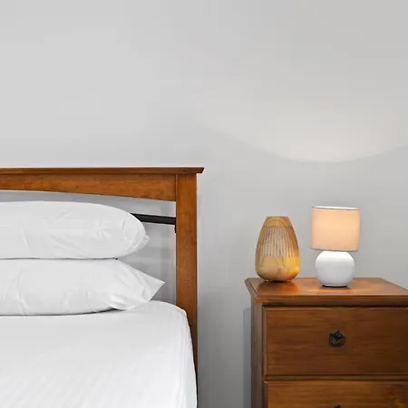 Glorious 2-bed Near Local Shops *