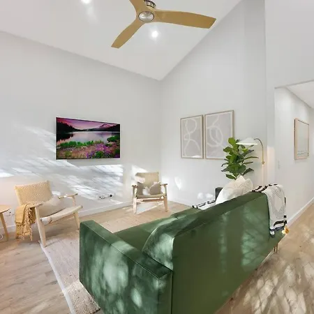 On The Brook - Private 2 Bed + Loft And Pool Apartment