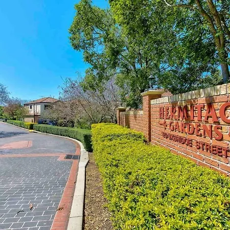 On The Brook - Private 2 Bed + Loft And Pool Apartment
