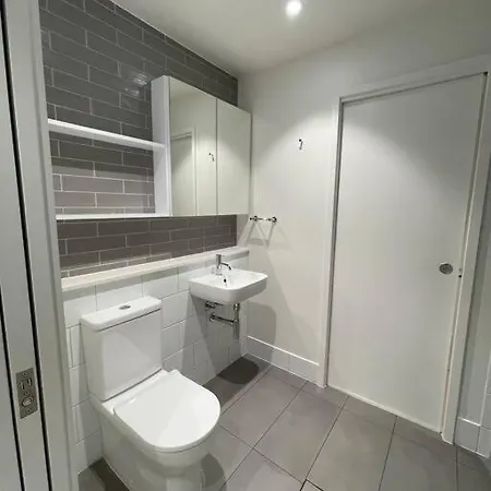 Next To Westfield Chermside And Hospital Apartment