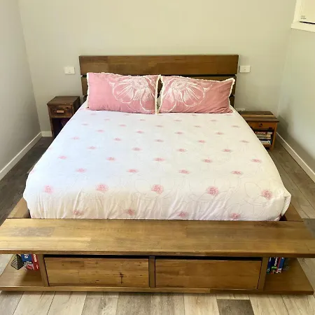 Stylish Guest In Everton Hills Apartment *