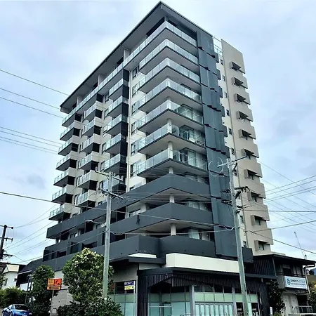 Spacious Inner With Free Parking Apartment *