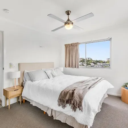 Spacious Inner With Free Parking Apartment