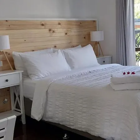 Maple - The House By The Bay Villa Brisbane