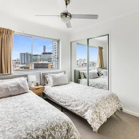 Spacious Inner With Free Parking