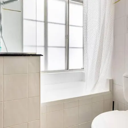 Apartment Cbd 1-br Across From Central Station *