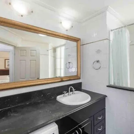 Cbd 1-br Across From Central Station * Brisbane