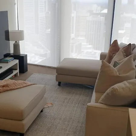 Apartment Executively Inspired - 2 Bed 2 Bath On Queen St With Carpark Fast Wifi Rooftop Pool And Sleeps 5 Brisbane
