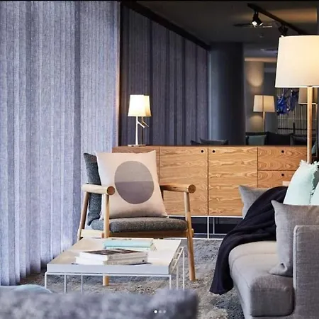 Executively Inspired - 2 Bed 2 Bath On Queen St With Carpark Fast Wifi Rooftop Pool And Sleeps 5
