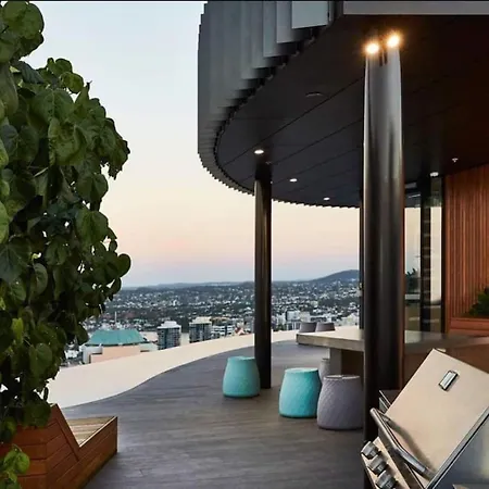 Executively Inspired - 2 Bed 2 Bath On Queen St With Carpark Fast Wifi Rooftop Pool And Sleeps 5 Apartment Brisbane
