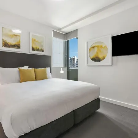 Quattro On Astor Aparthotel