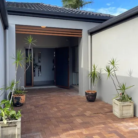 Holiday home Designer's With Pool *