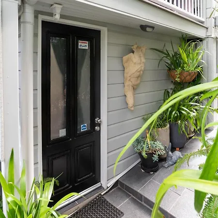Contemporary In The Heart Of Paddington By Custom Hosting Apartment Brisbane