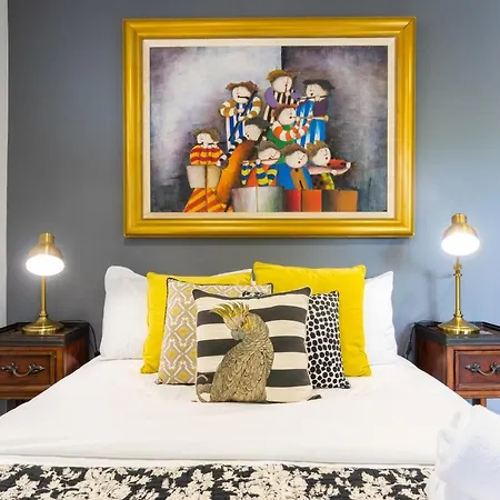 Contemporary In The Heart Of Paddington By Custom Hosting Apartment Brisbane