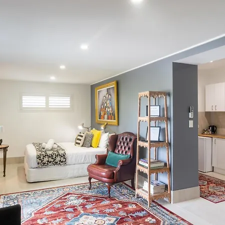 Contemporary In The Heart Of Paddington By Custom Hosting