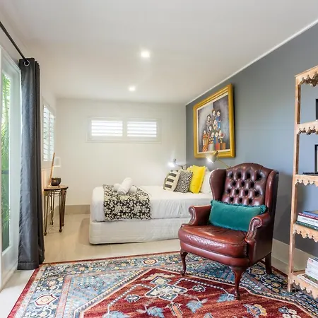 Contemporary In The Heart Of Paddington By Custom Hosting *