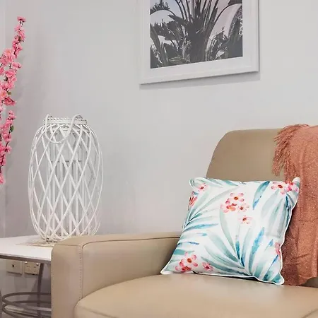 Designer's With Pool Holiday home