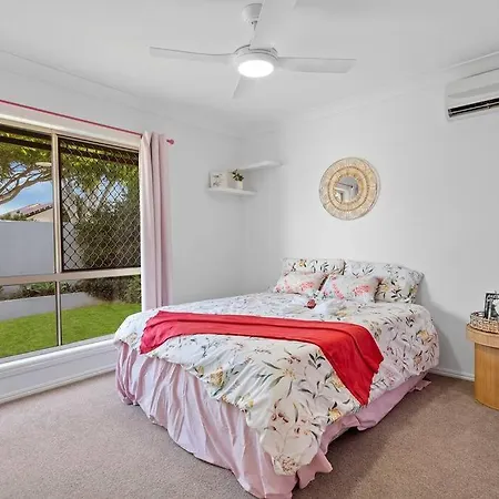 Designer's With Pool Holiday home