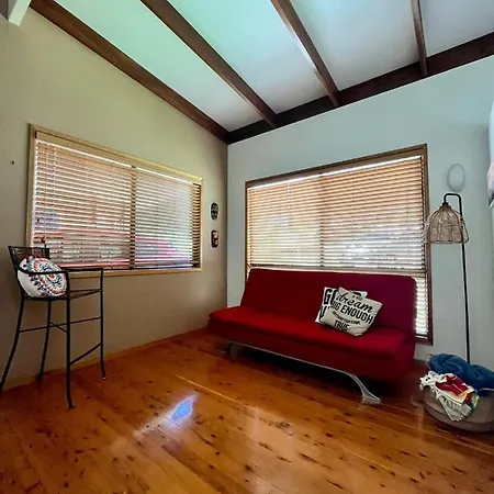 Cosy Entire In Everton Hills