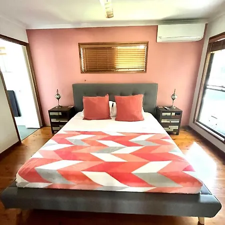 Holiday home Cosy Entire In Everton Hills *
