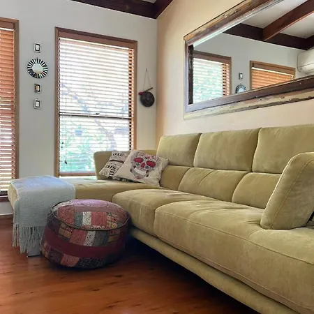 Holiday home Cosy Entire In Everton Hills