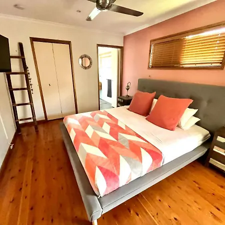 Cosy Entire In Everton Hills Holiday home Brisbane