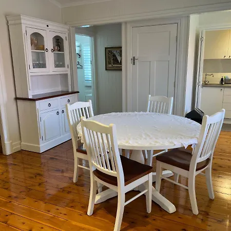 Old Queensland Charm Entire Upper Level Holiday home *