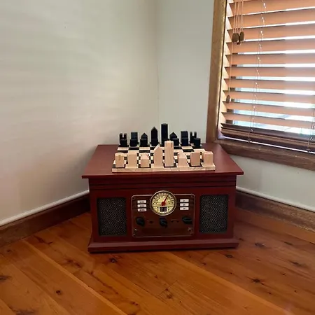Cosy Entire In Everton Hills