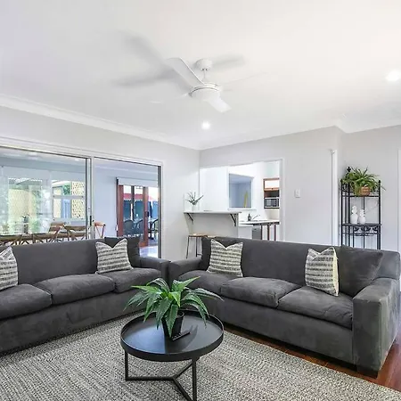 Oasis+spa Tennis Court Holiday home Brisbane