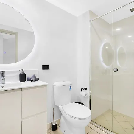 Hotel Luxurious 2br Abode In Superb Location! Brisbane